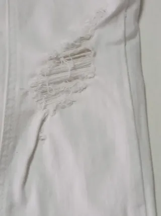 Pantalón pitillo blanco roto