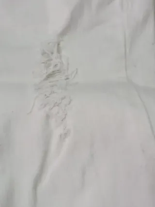 Pantalón pitillo blanco roto