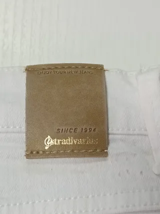 Pantalón pitillo blanco roto