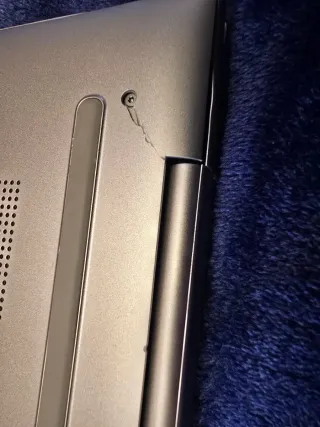 HP Laptop AX211NGW Golpeado, no enciende