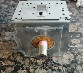 Magnetrón Whirlpool 2M167B-M16