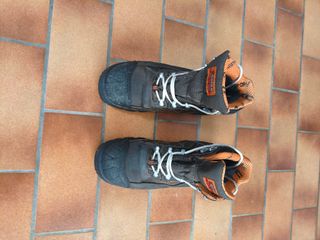 Scarpe da lavoro marroni e arancioni