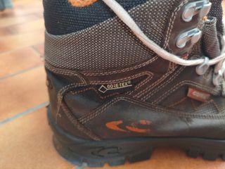 Scarpe da lavoro marroni e arancioni