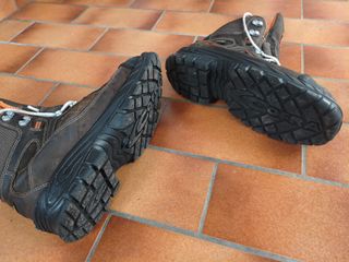 Scarpe da lavoro marroni e arancioni