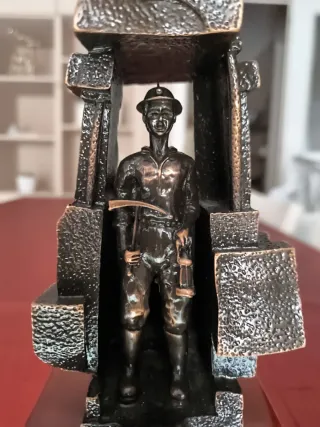 Figura de Bronce de Minero