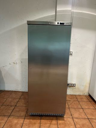 Nevera industrial Marca METRO de una puerta