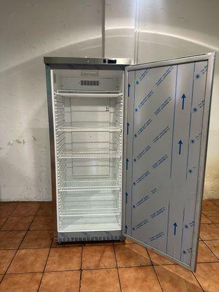 Nevera industrial Marca METRO de una puerta