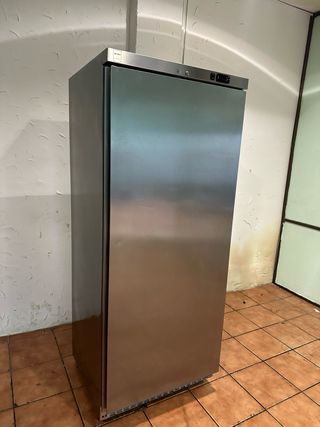 Nevera industrial Marca METRO de una puerta