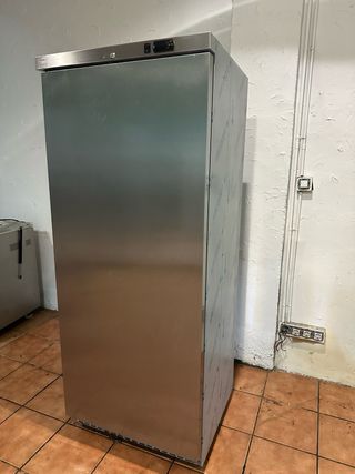 Nevera industrial Marca METRO de una puerta