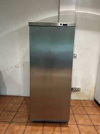 Nevera industrial Marca METRO de una puerta