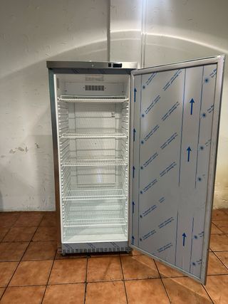 Nevera industrial Marca METRO de una puerta