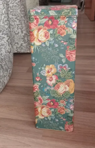 Caja metálica vintage