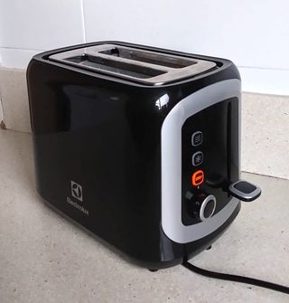 Tostadora Electrolux EAT3300 Negra