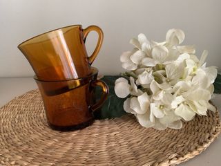 Tazas vintage de cristal ámbar
