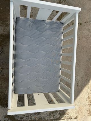 Cuna de bebé blanca