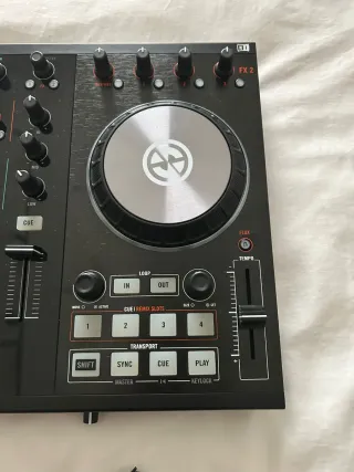 Controlador DJ Native Instruments Traktor S2 Mk2