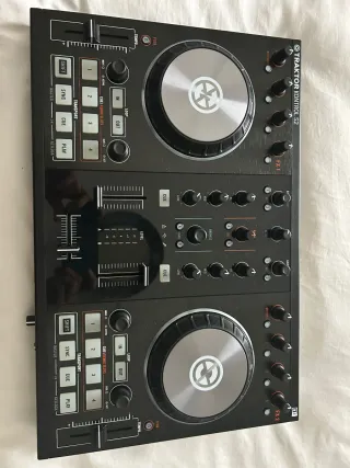 Controlador DJ Native Instruments Traktor S2 Mk2