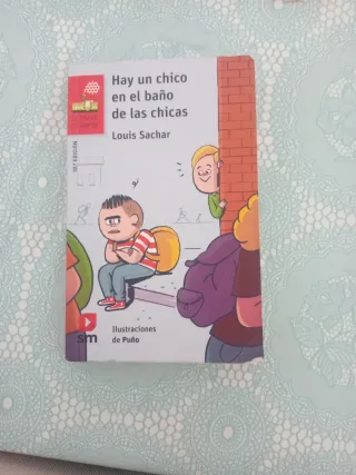 Libro Hay un chico en el baño de las chicas