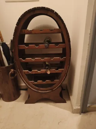 Botellero de madera estilo barril