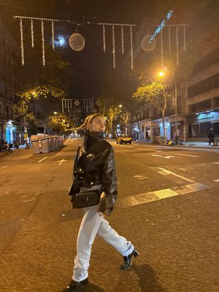 Estoy regalando un cinturón a juego.