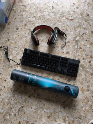 Set accessori gaming: mousepad XXL, tastiera meccanica Trust, cuffie Blackfire