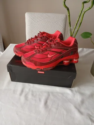 Nike Shox R4 x Supreme Rojas