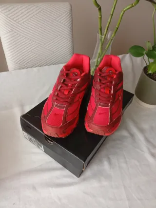Nike Shox R4 x Supreme Rojas