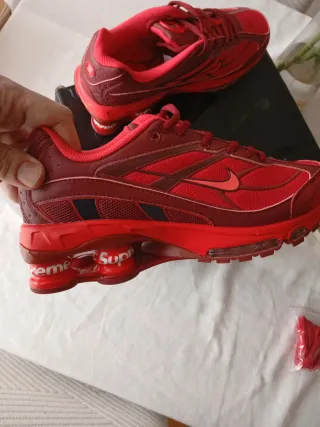 Nike Shox R4 x Supreme Rojas