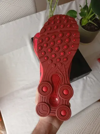 Nike Shox R4 x Supreme Rojas