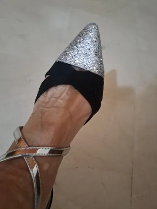 Zapatos de fiesta Menbur plateados y negros.Nuevos