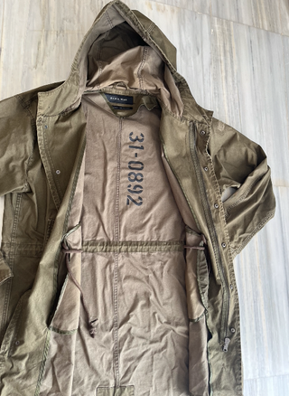 Parka Zara Man verde con capucha
