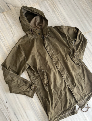 Parka Zara Man verde con capucha