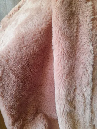 Scaldacollo lungo in eco pelliccia, color cipria