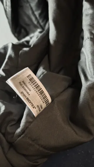 Abrigo largo con relleno de Zara negro