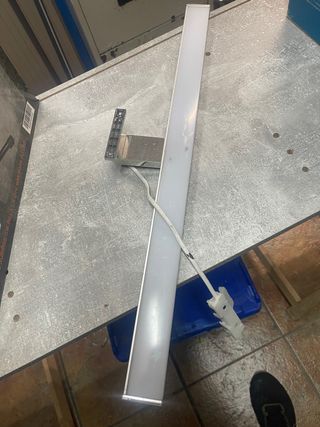 Luz LED lineal con soporte