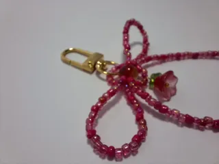 Portachiavi fiocco rosso con ciondolo rosa