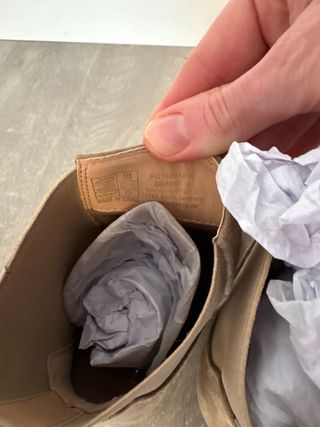 Botin tacon ante mujer