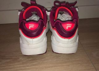 Zapatillas Fila Morado y Blanco