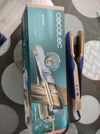 Plancha de pelo Cecotec azul y oro
