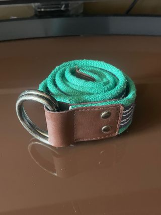 Cinturón de tela verde y multicolor