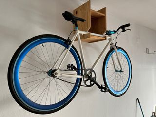 Bicicleta Fixie Blanca con Soporte