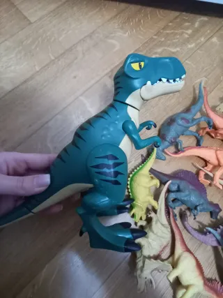 Lotto 16 Dinosauri Giocattolo