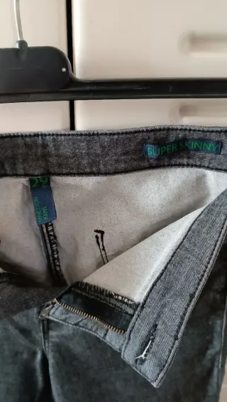 Pantalón elástico gris