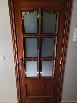 puertas de madera de diferentes medidas.