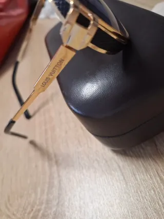 Gafas de sol Louis Vuitton negras y doradas