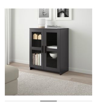 Vitrina Negra con Puertas de Cristal