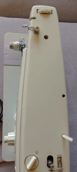 Máquina de coser Singer beige