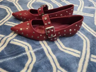 Bailarinas burdeos tachuelas