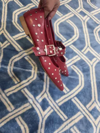 Bailarinas burdeos tachuelas