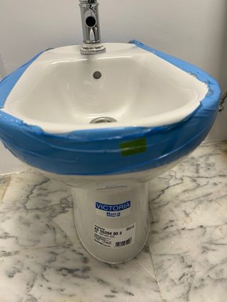 Mueble lavabo, espejo, bidet y grifería